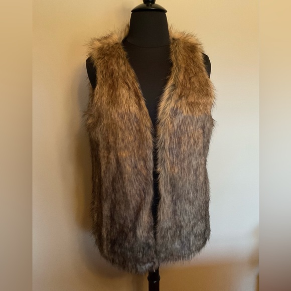 PinkUSA Jackets & Blazers - Plus size brown tones faux fur vest. Excellent condition size 2X